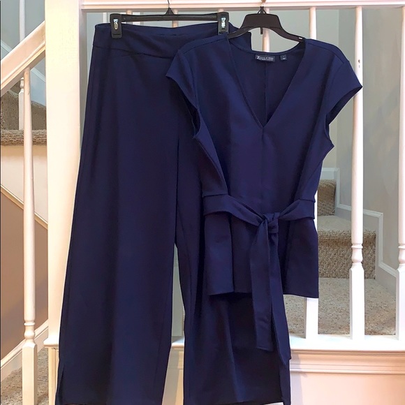 New York & Company Pants - Navy blue knit Capri set